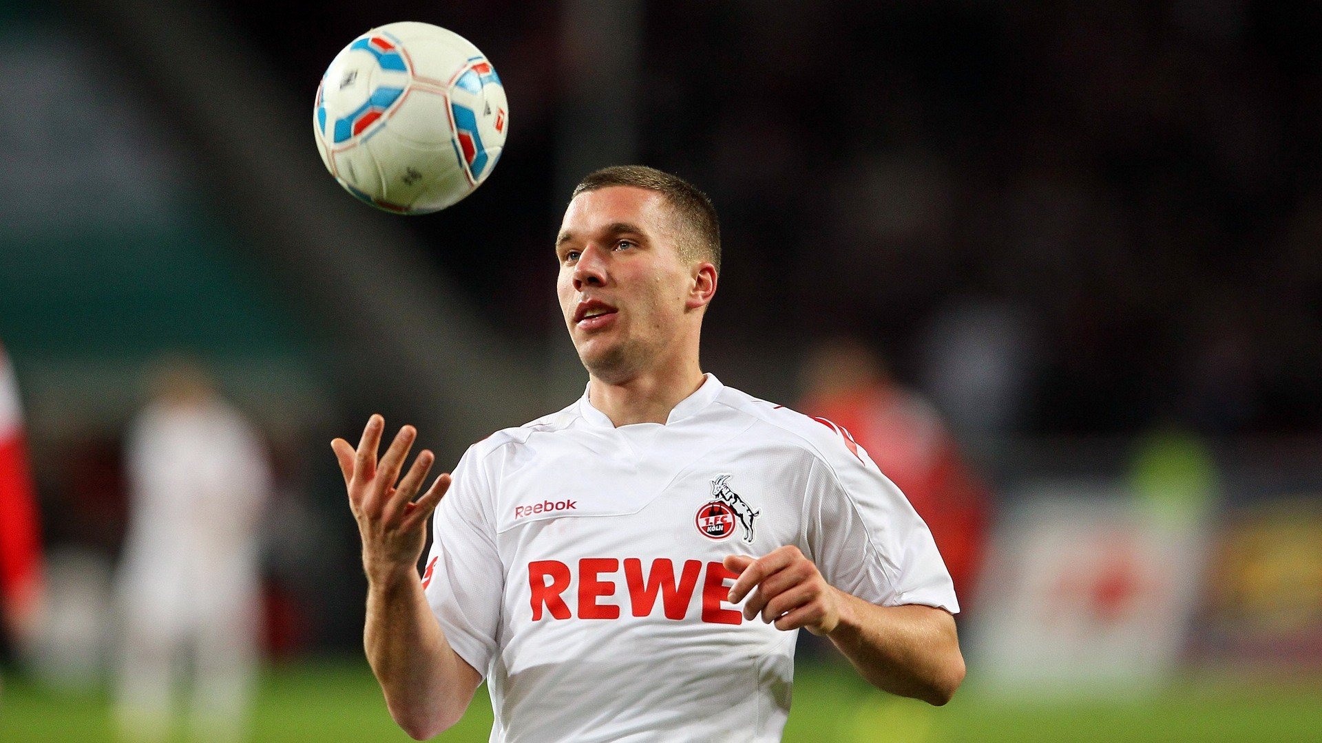 艾比·德尔福：以强硬防守和精准传球稳固南非队后场，艾比利德尔